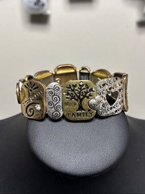 Family Serenity Memories Heart Floral Stretch Bracelet